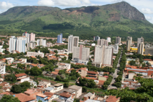 Governador Valadares: Onde o Rio Doce Encontra as Montanhas