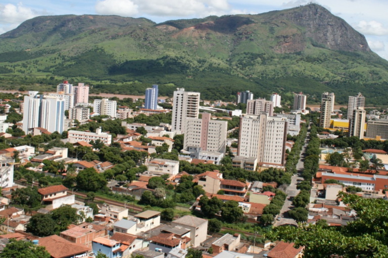 Governador Valadares: Onde o Rio Doce Encontra as Montanhas