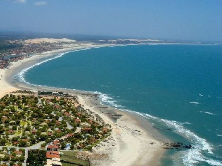 Aquiraz: Onde o Luxo Encontra a Tradição Cearense no Litoral