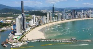 Balneário Camboriú: Onde o Mar Encontra o Glamour Catarinense
