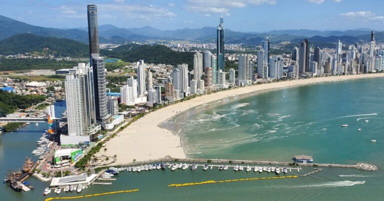 Balneário Camboriú: Onde o Mar Encontra o Glamour Catarinense