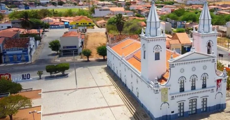 Conhecer Quixeramobim: Onde a Fé e a História se Encontram