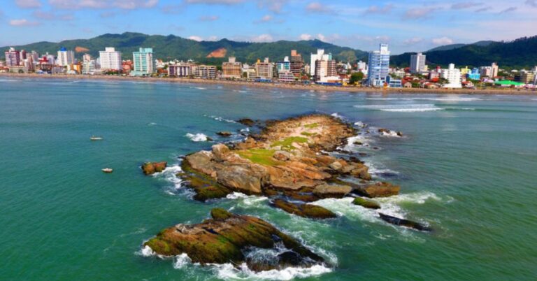 Navegantes: Onde o Rio Encontra o Mar em Santa Catarina