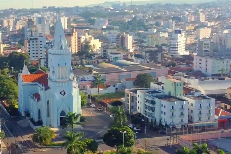 Patos de Minas: Onde o Sertão Mineiro Encontra a Modernidade