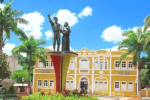 Teófilo Otoni: Onde o Rio Mucuri Encontra as Montanhas