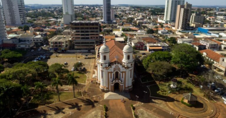 Viajar para Arapongas: Onde o Progresso Encontra o Verde