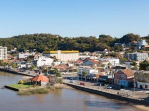 Conhecer Guaíba Onde o Pôr do Sol Tinge o Lago de Ouro